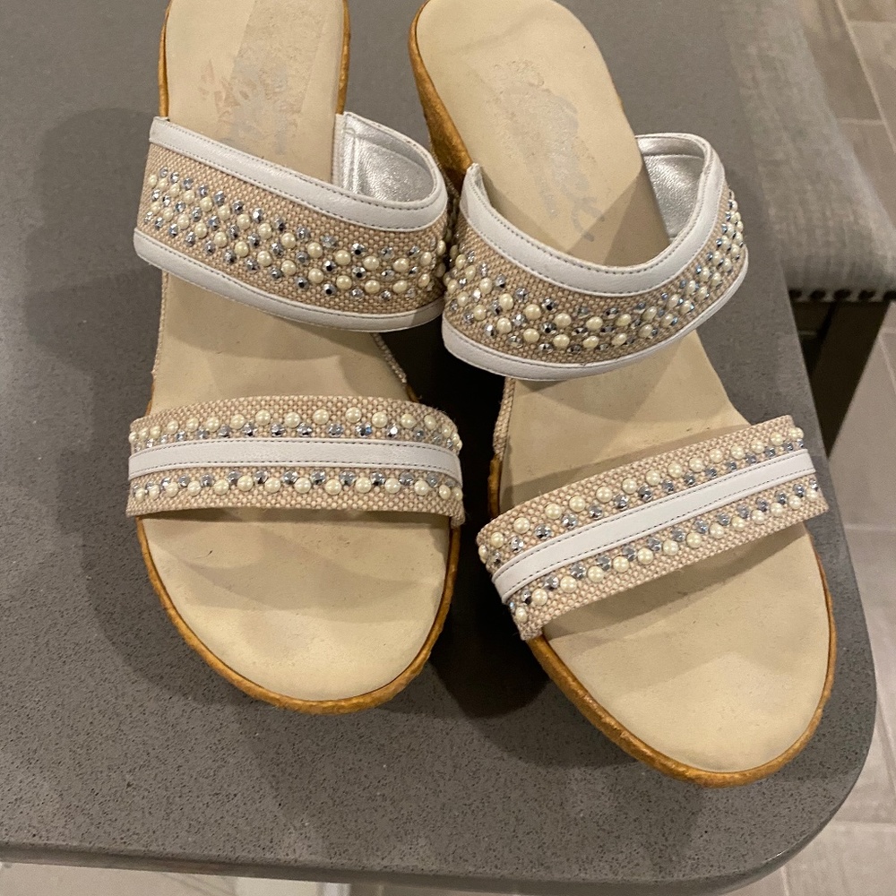 Onex jeweled wedge
